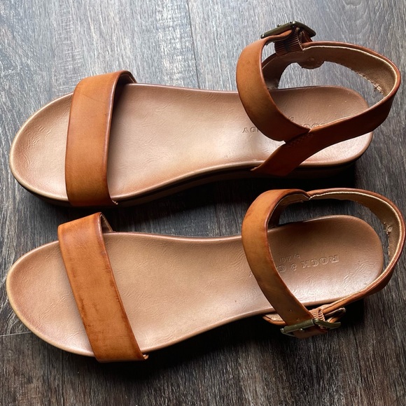 Rock & Candy by Zigi| Shoes | Tan Strappy Short Wedges size 8 small peeling heel - Picture 2 of 4